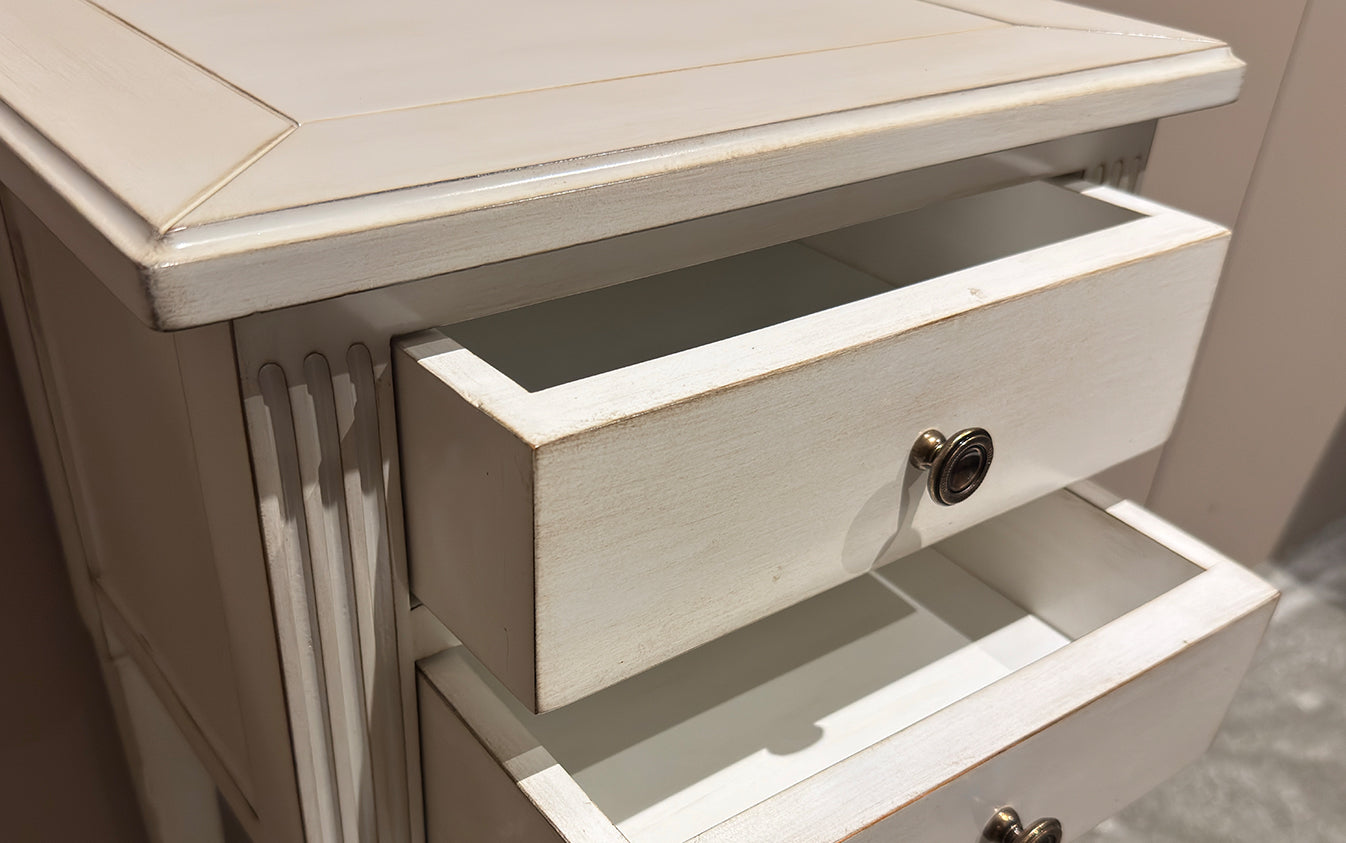 Hermitage Table