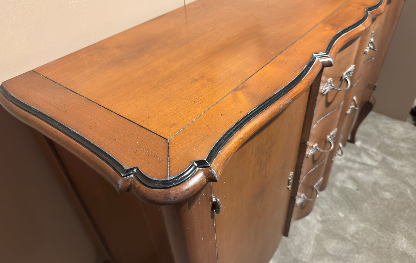 Harlekin-Kirschholz-Sideboard