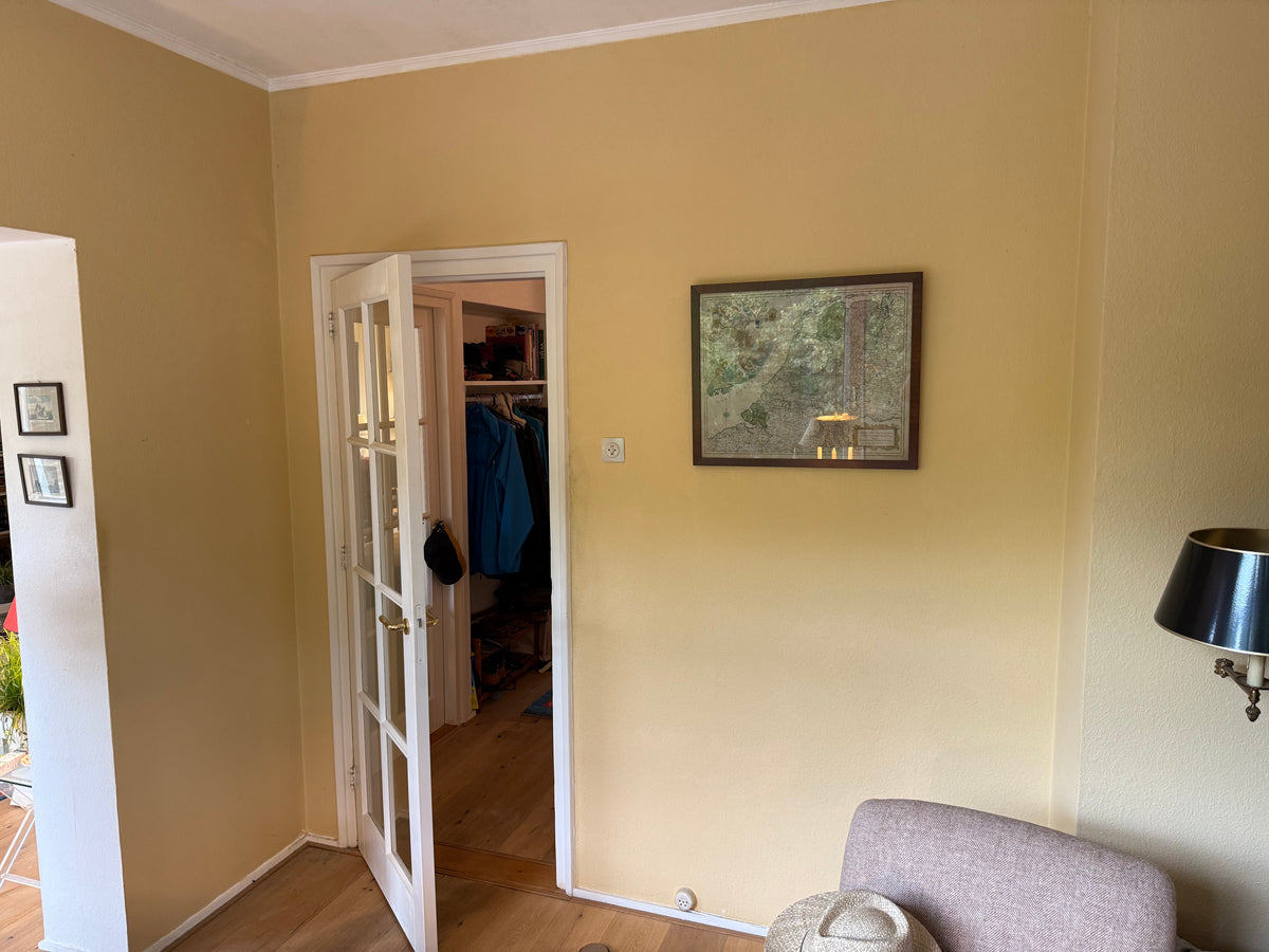 Interieur in Den Haag, wand met kaart