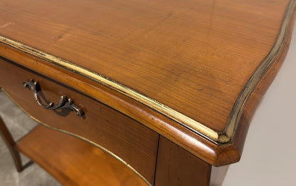 Pompadour-Wandtisch